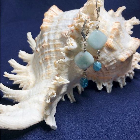 Handcrafted Sterling silver earrings with apatite & chalcedony stones - Picture 3 of 6